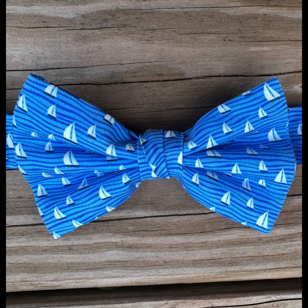 Vineyard Vines / Sailboat Patterned Blue Bow Tie for Kids